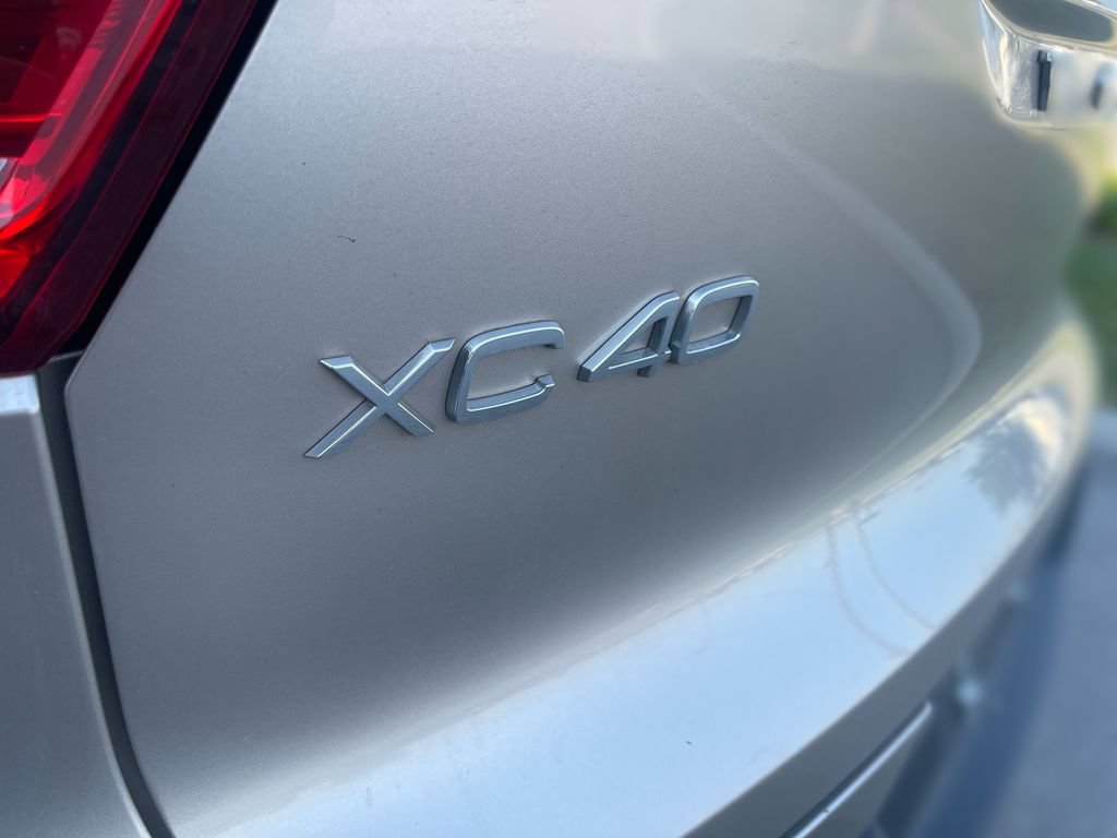 Used 2023 Volvo XC40 B5 Plus w/ Driver Assist Package AWD/4WD image 13