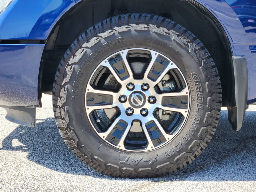 Used 2022 Nissan Titan SV image 7