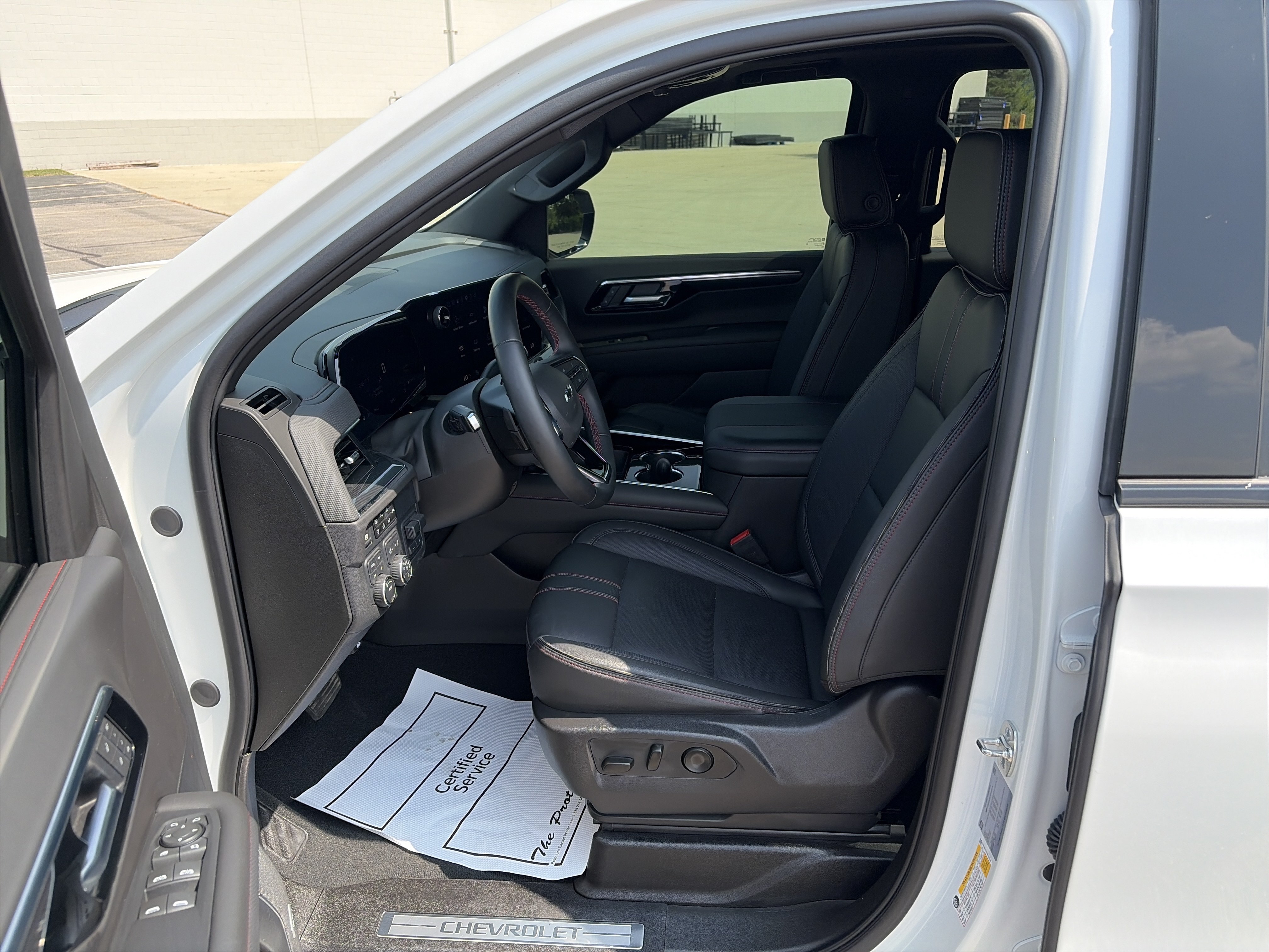 Used 2025 Chevrolet Suburban RST w/ Comfort Package AWD/4WD image 8
