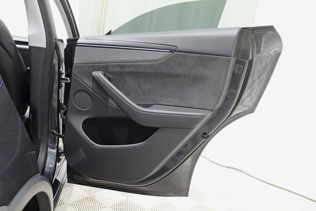 Used 2026 Tesla Model Y Long Range image 37