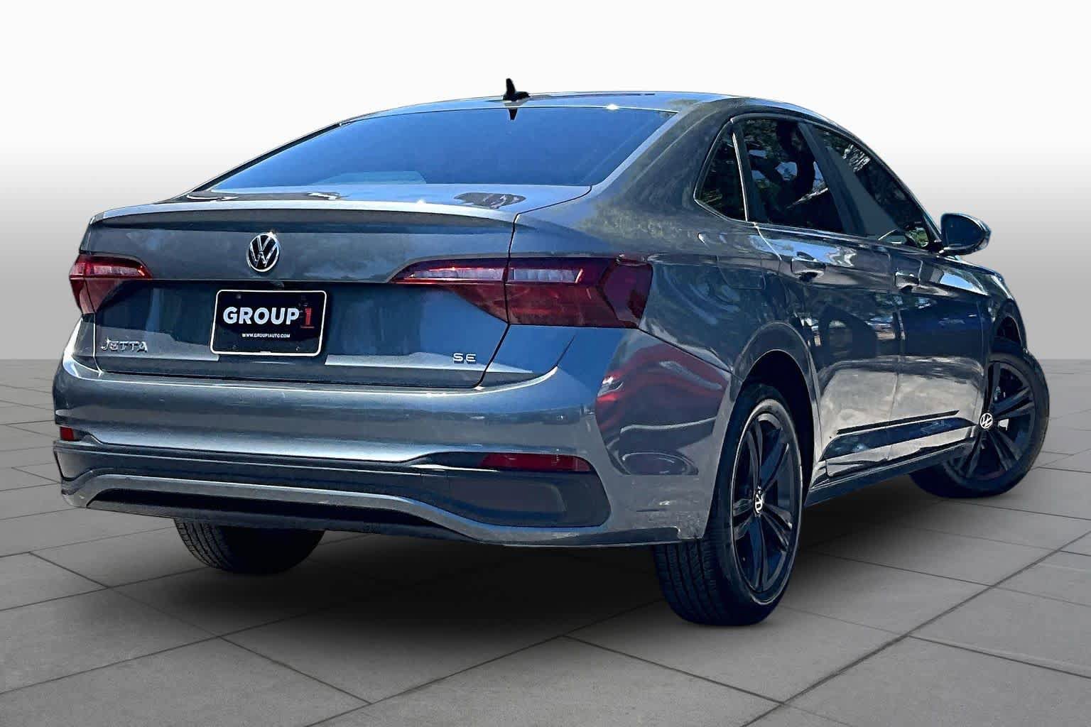 Used 2024 Volkswagen Jetta SE FWD image 13