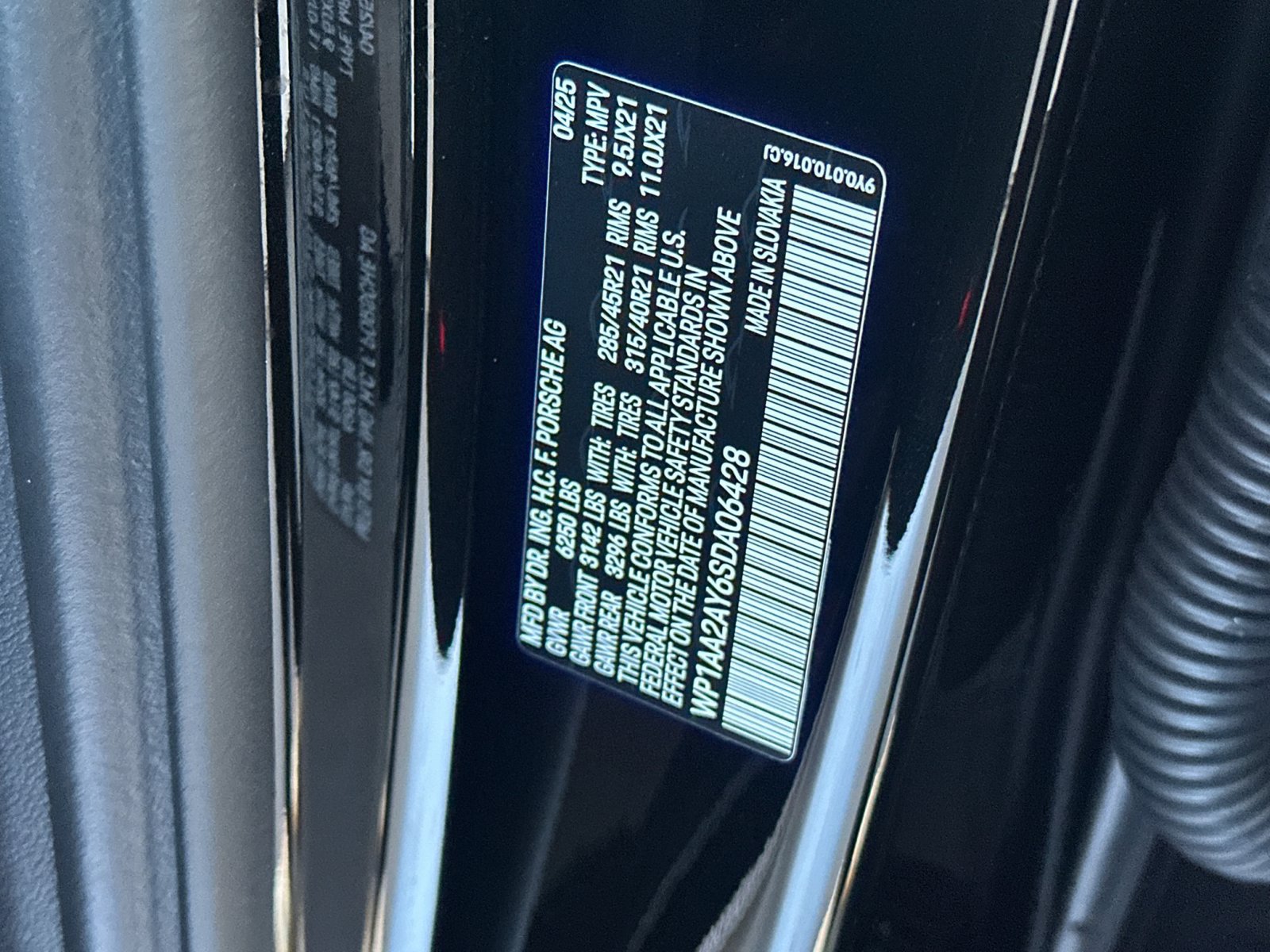 Certified 2025 Porsche Cayenne AWD/4WD image 36