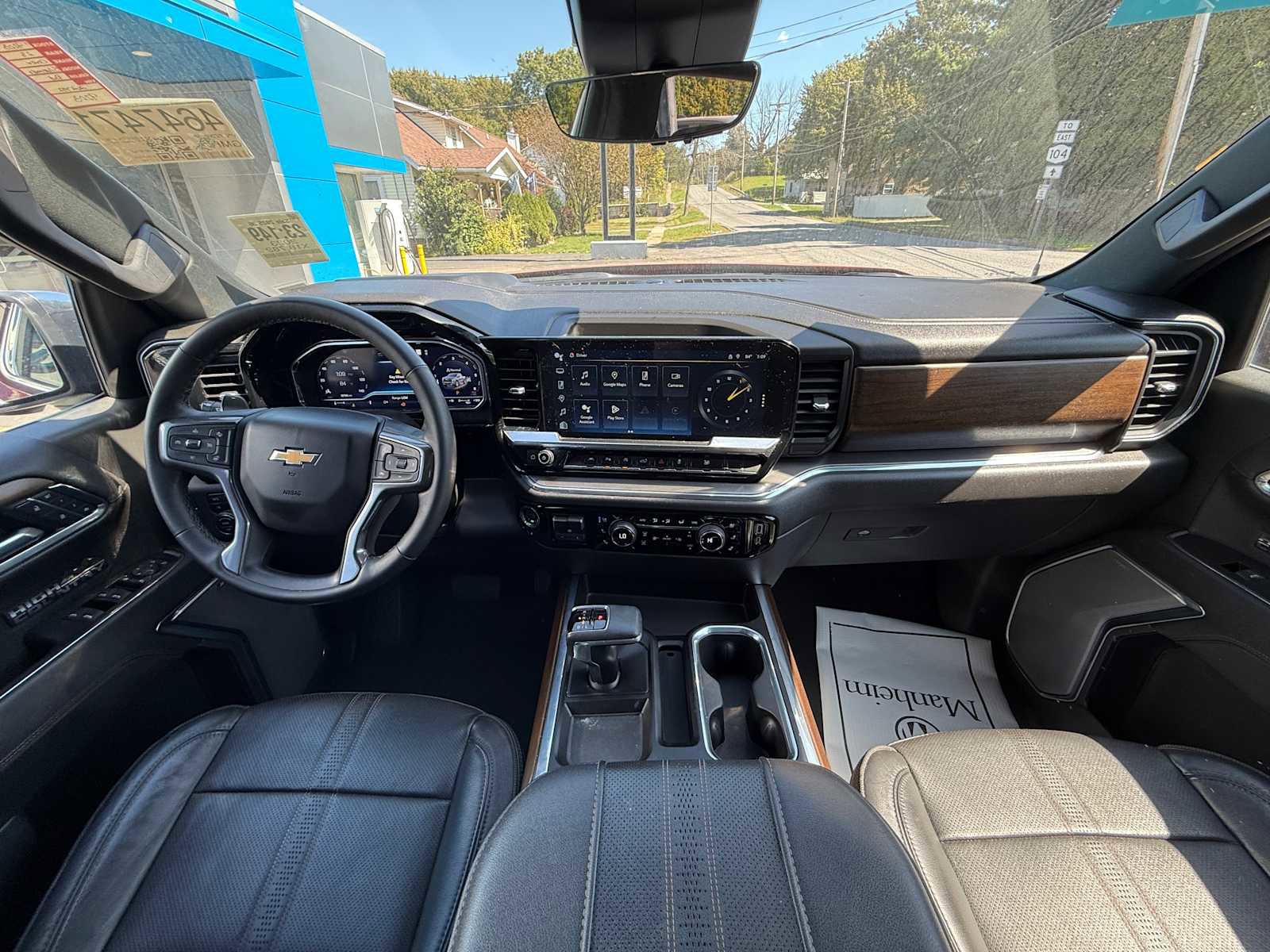 Used 2023 Chevrolet Silverado 1500 High Country w/ Technology Package image 10