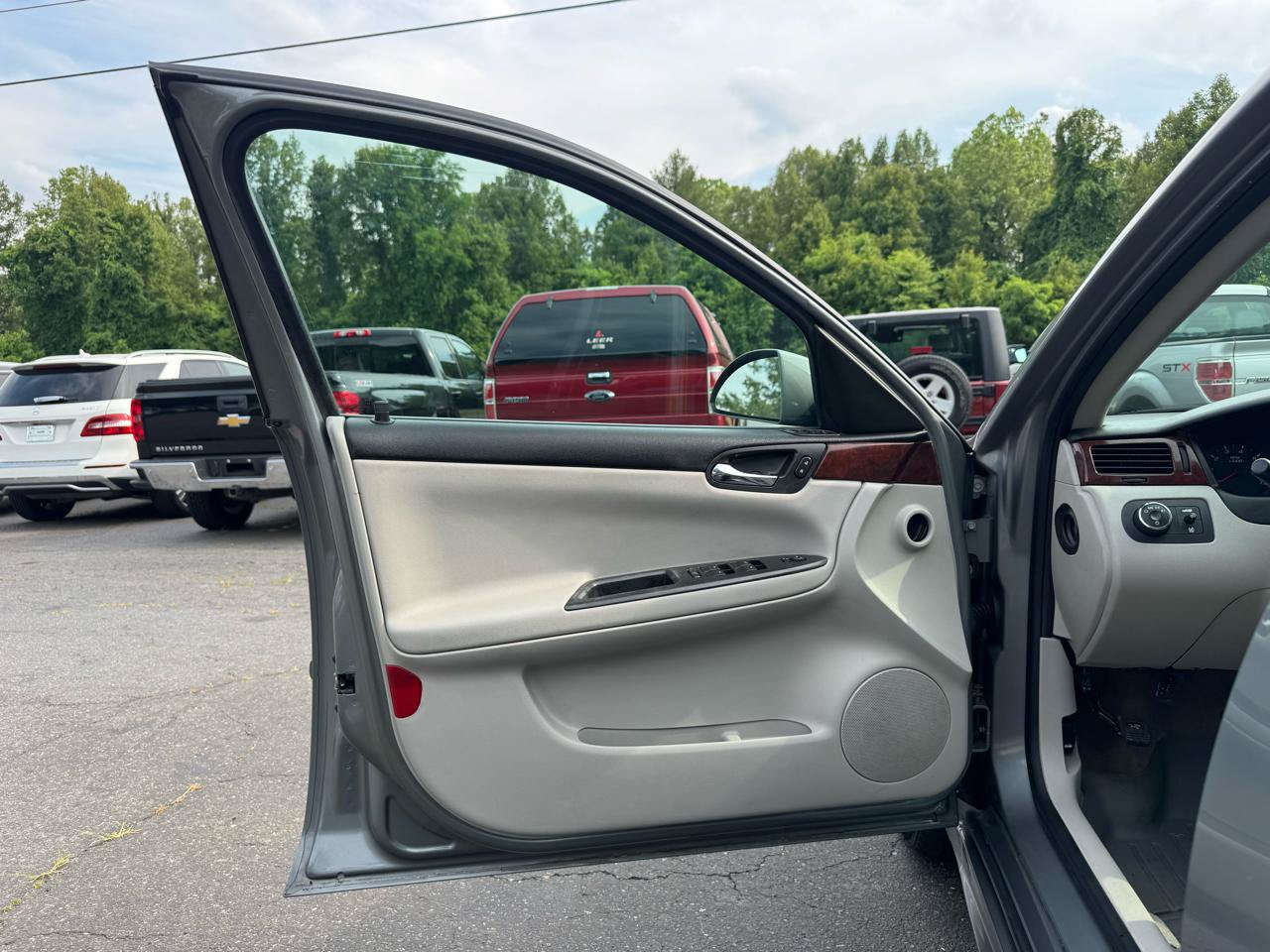 Used 2009 Chevrolet Impala LS FWD image 9