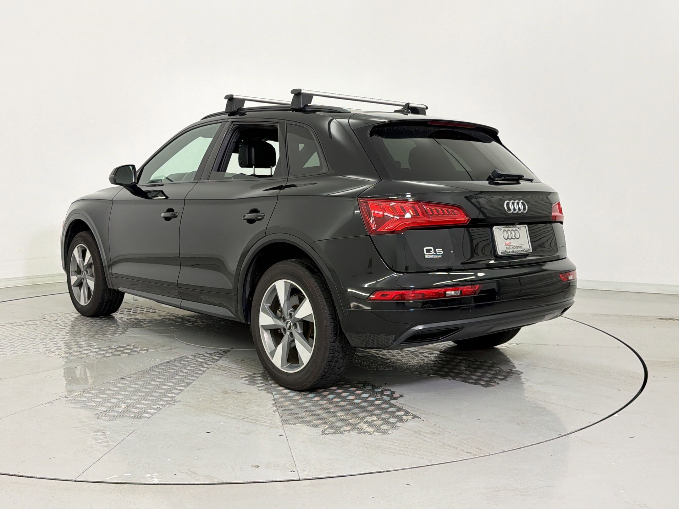 Used 2020 Audi Q5 2.0T Premium w/ Titanium Sport Package AWD/4WD image 3