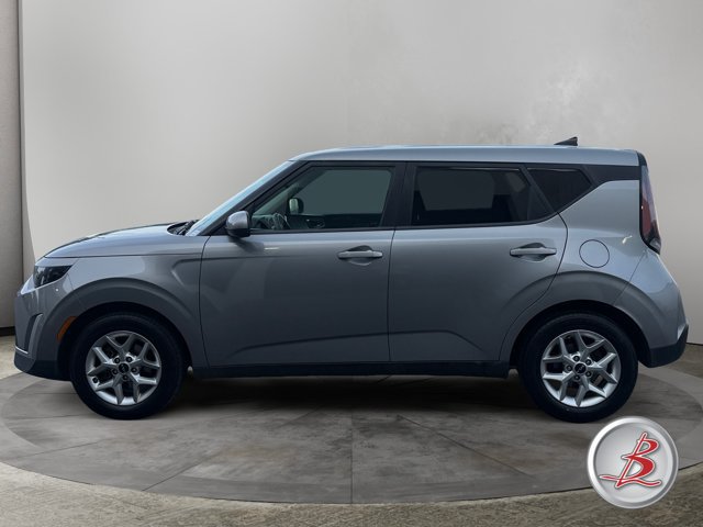 Used 2023 Kia Soul LX w/ Option Group 015 FWD image 4