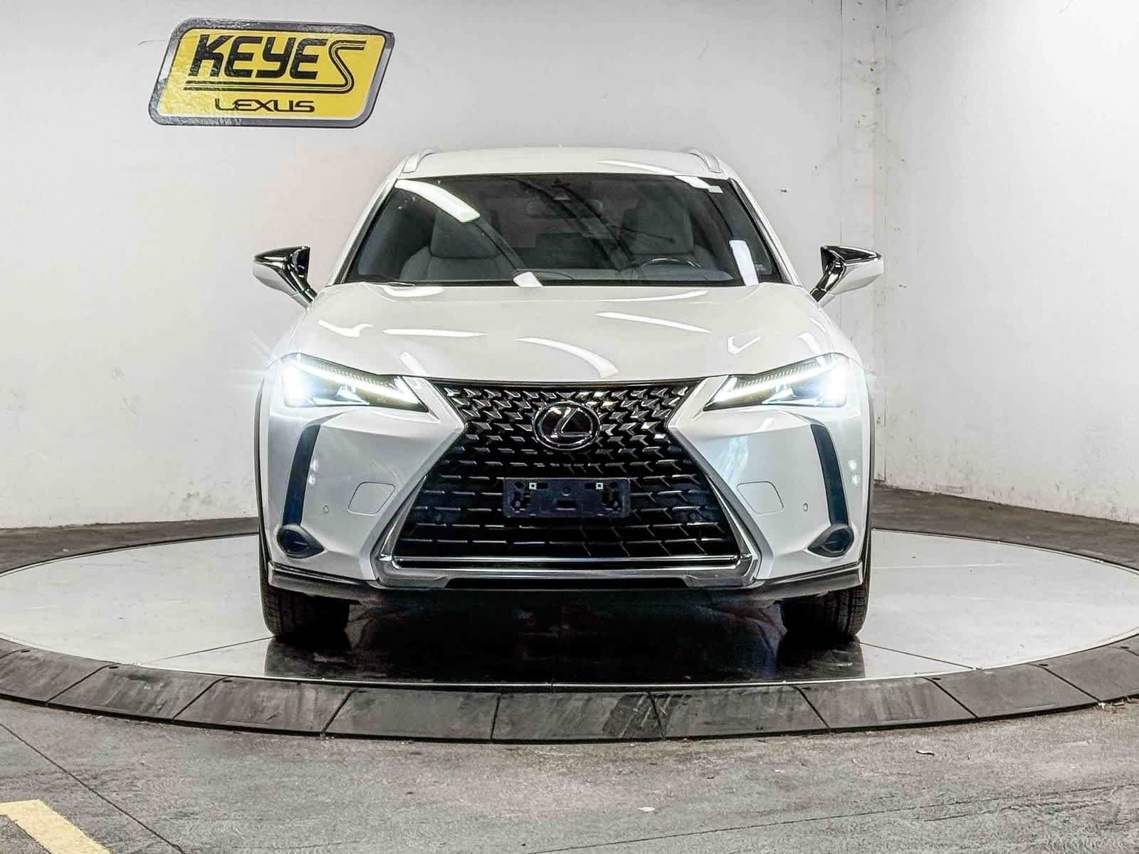 Used 2022 Lexus UX 200 w/ Accessory Package (Z2) FWD image 6
