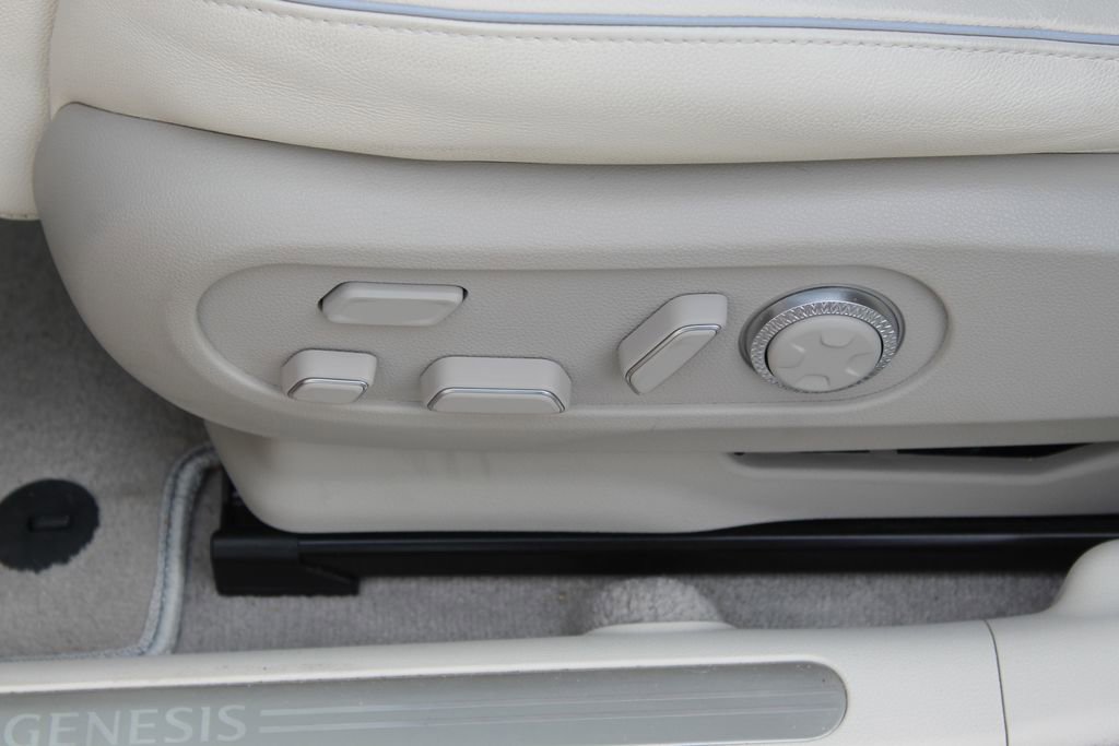 Used 2023 Genesis GV60 Advanced image 14