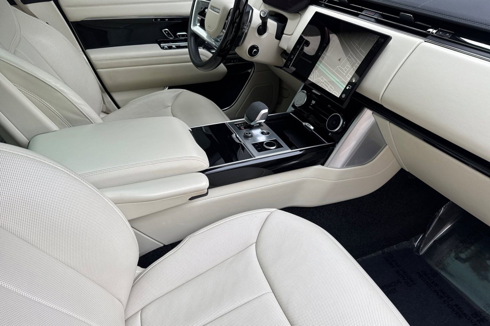 Used 2023 Land Rover Range Rover SE image 17