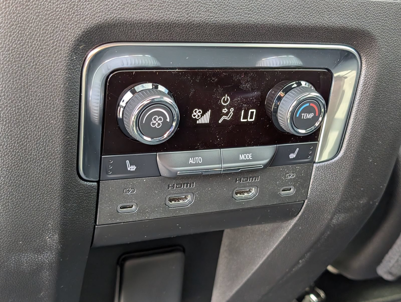New 2026 Chevrolet Suburban Premier AWD/4WD image 15