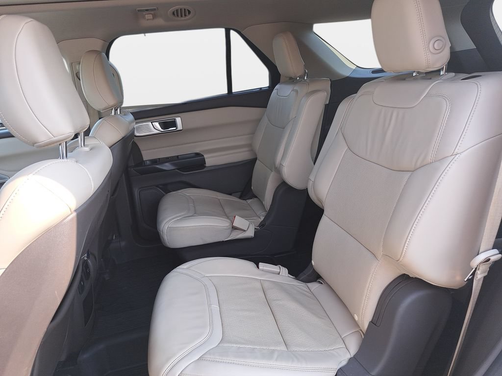 Used 2020 Ford Explorer Platinum w/ Premium Technology Package AWD/4WD image 17