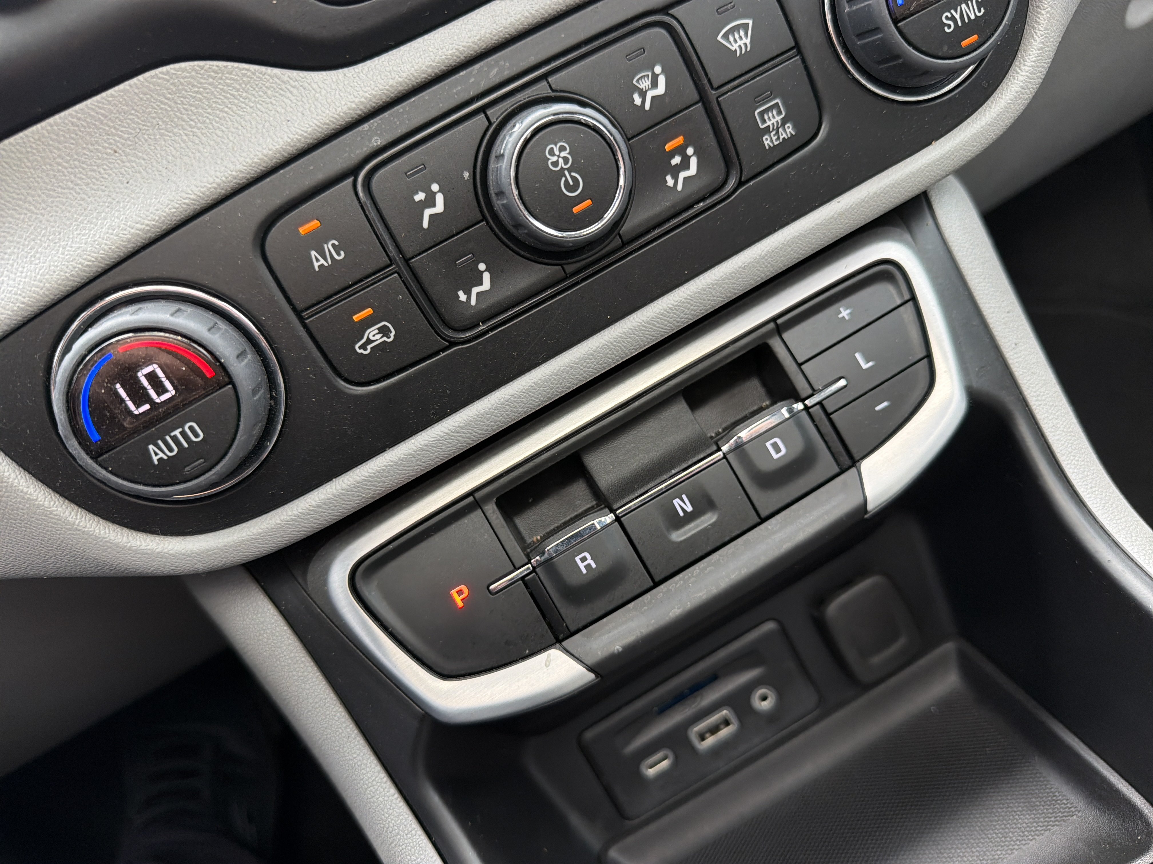 Used 2023 GMC Terrain SLT w/ Tech Package FWD image 26