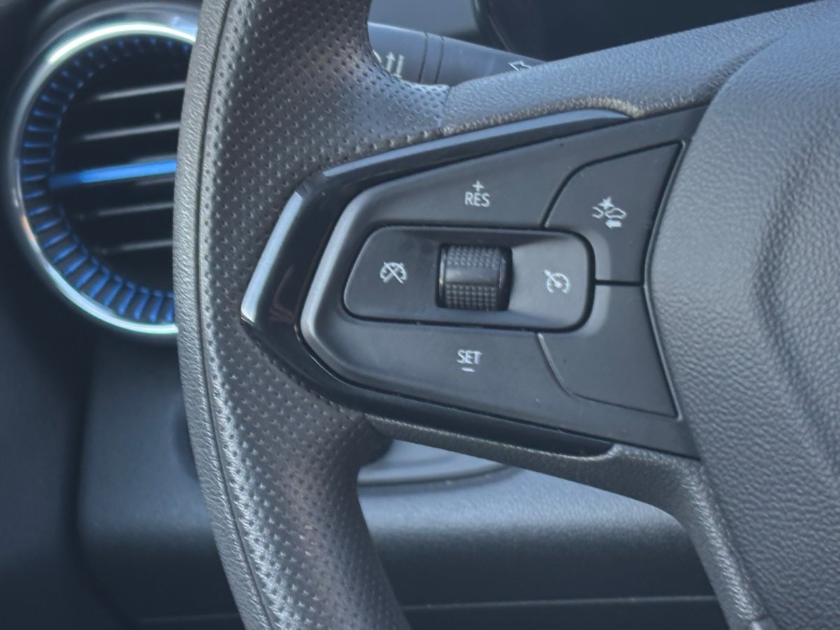 Used 2025 Chevrolet Trax LT image 11
