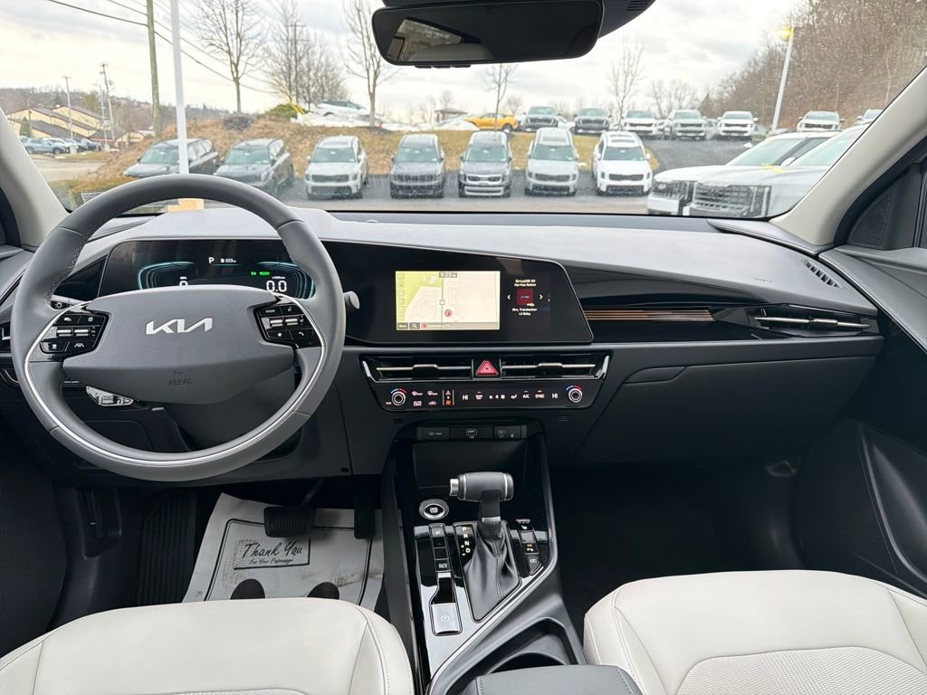 Certified 2025 Kia Niro EX image 15