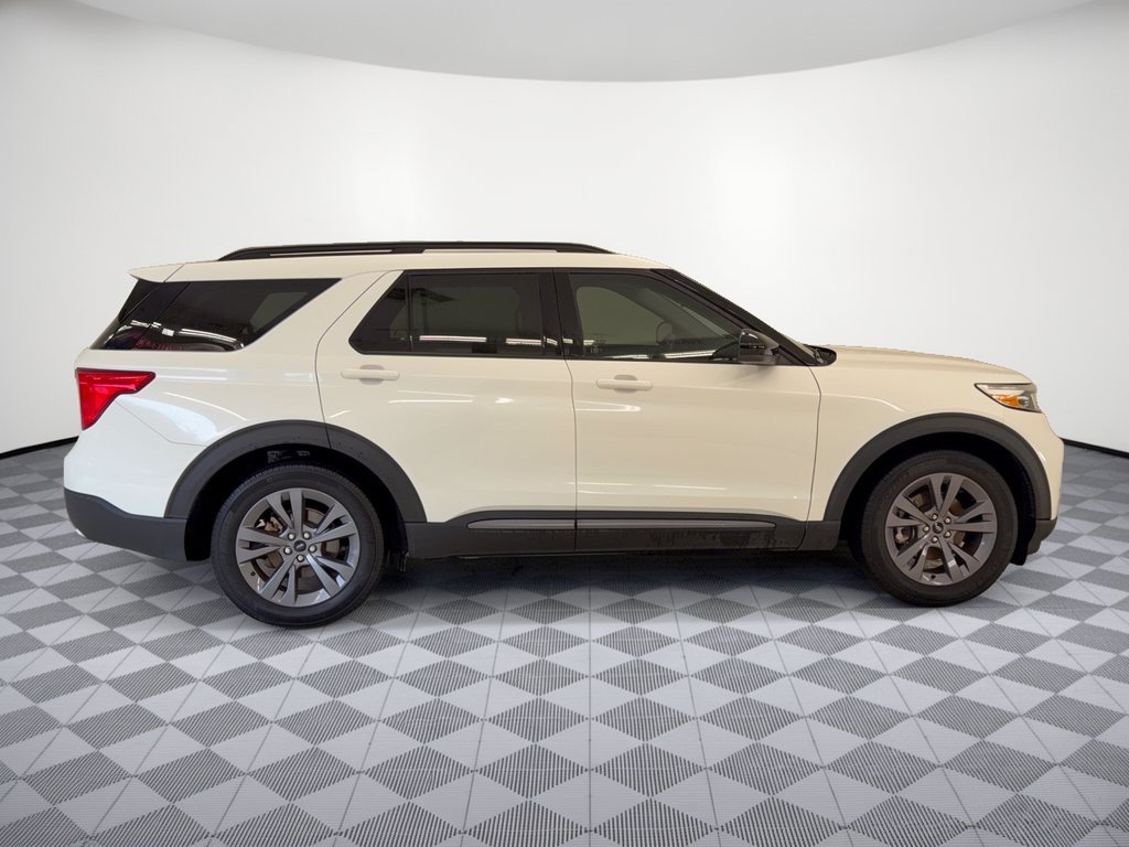 Used 2023 Ford Explorer XLT w/ Equipment Group 202A RWD image 8