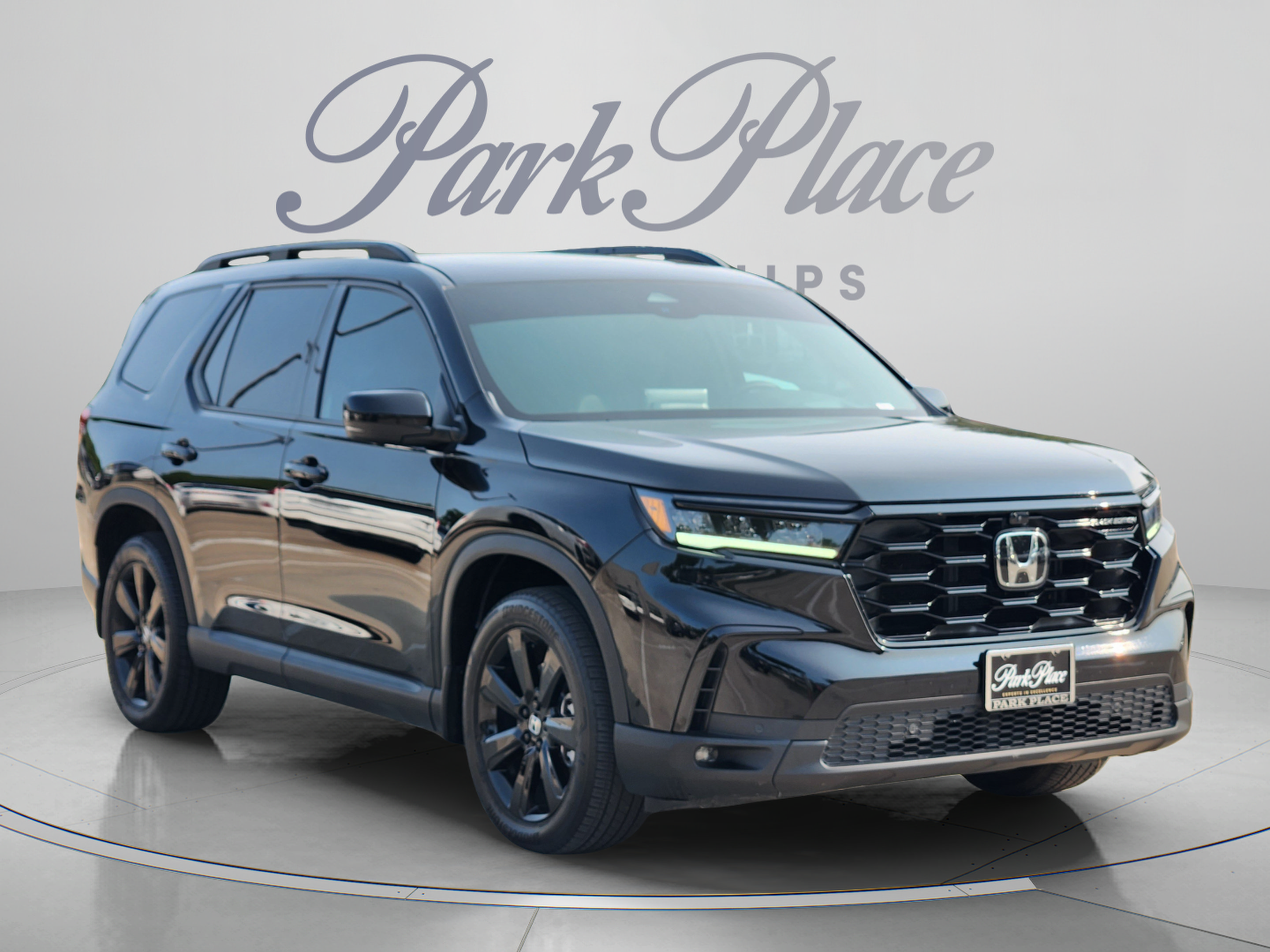 Used 2025 Honda Pilot Black Edition image 4