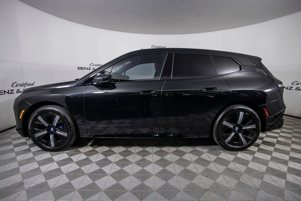 Used 2023 BMW iX xDrive50 w/ Sport Package AWD/4WD image 9