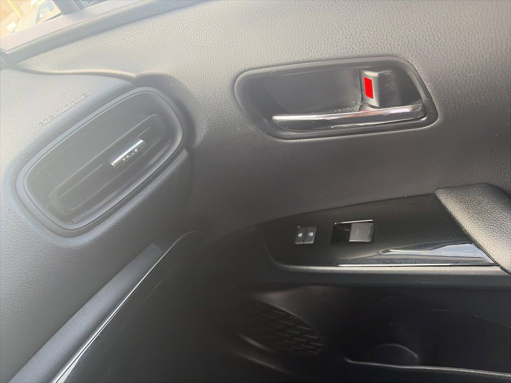 Used 2019 Toyota Prius L Eco image 21