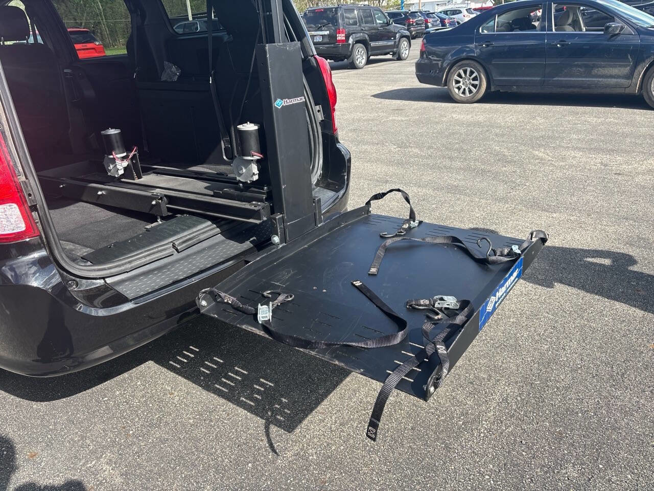 Used 2014 Dodge Grand Caravan SE FWD image 11