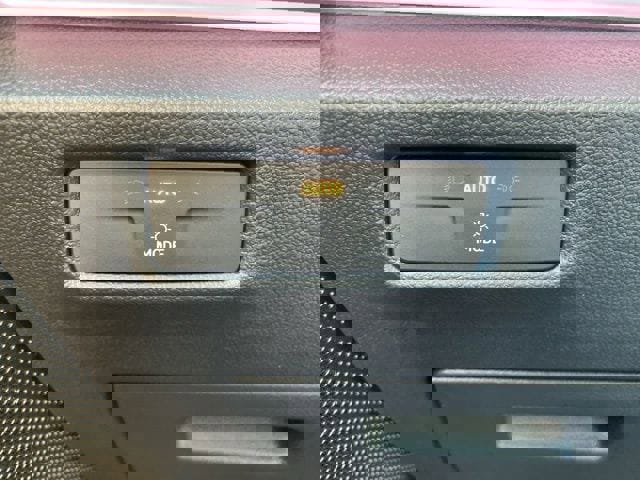 New 2025 Volkswagen Tiguan SE R-Line image 32