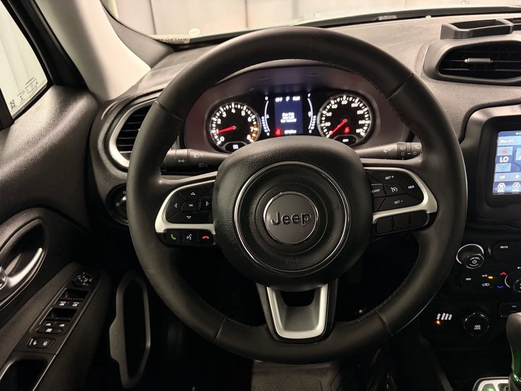 Used 2018 Jeep Renegade Latitude AWD/4WD image 10