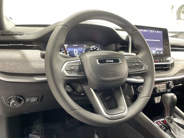 Used 2025 Jeep Compass Latitude AWD/4WD image 14