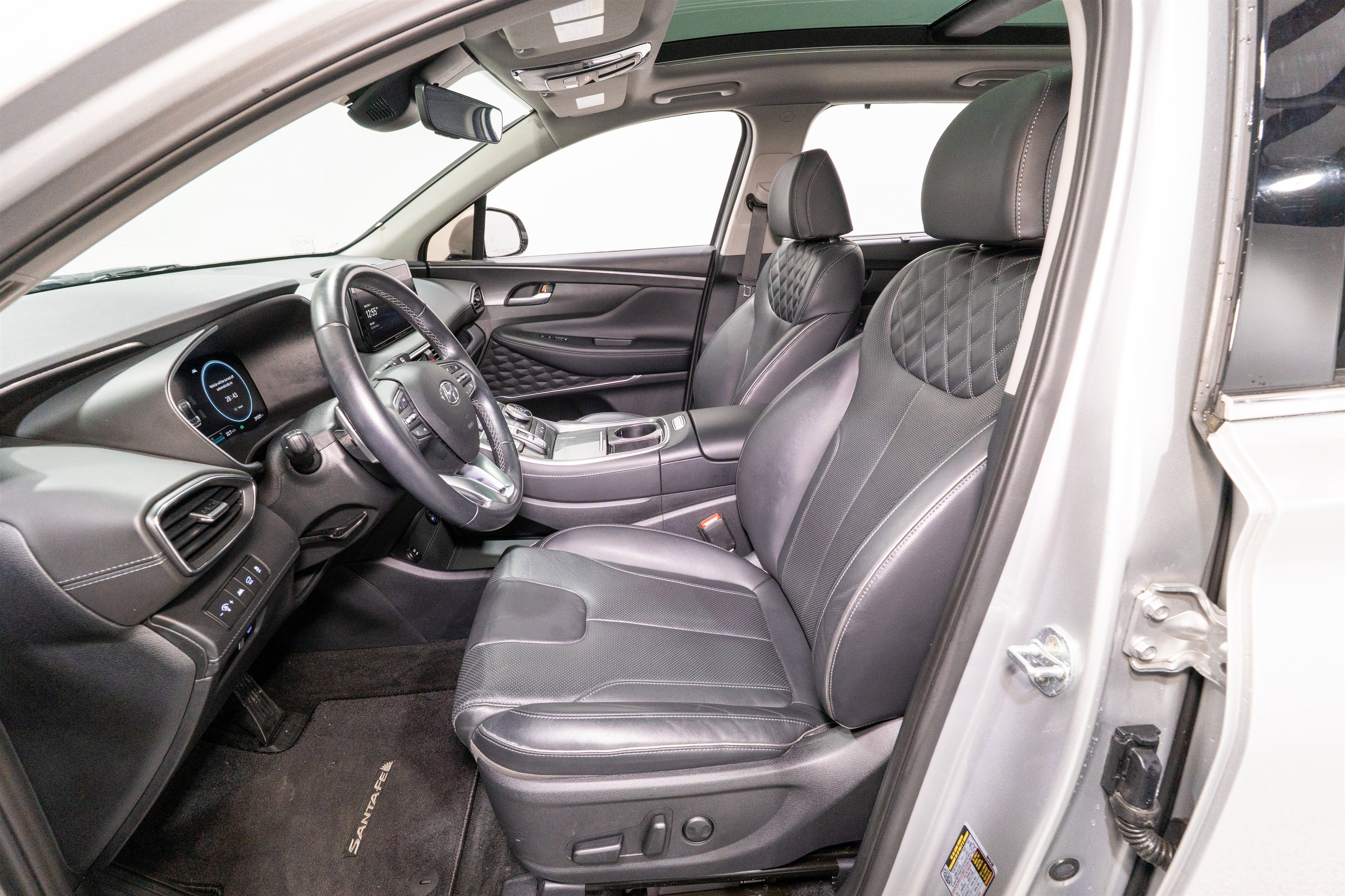 Used 2022 Hyundai Santa Fe SEL Premium w/ Cargo Package image 16