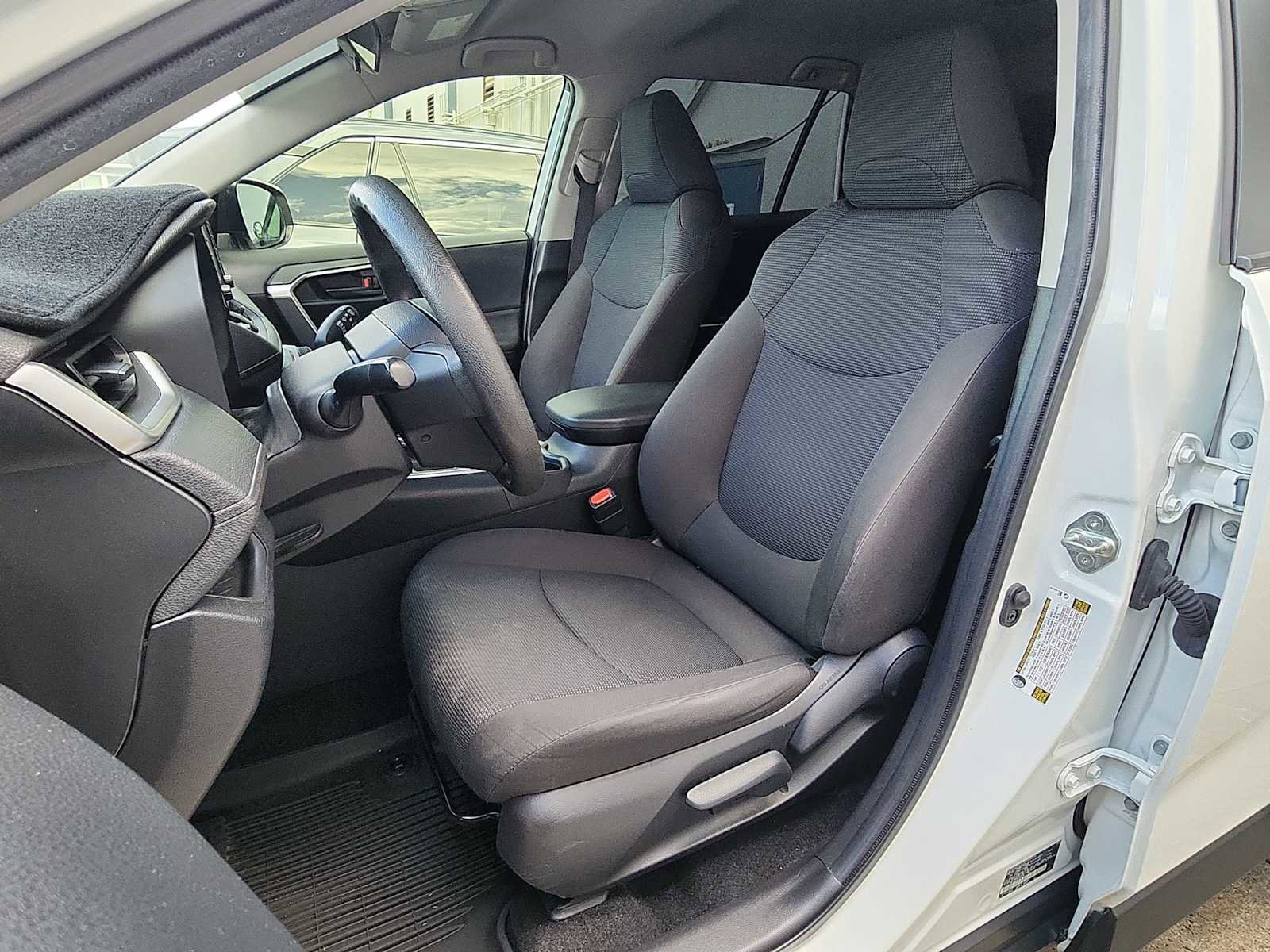 Used 2022 Toyota RAV4 LE FWD image 12