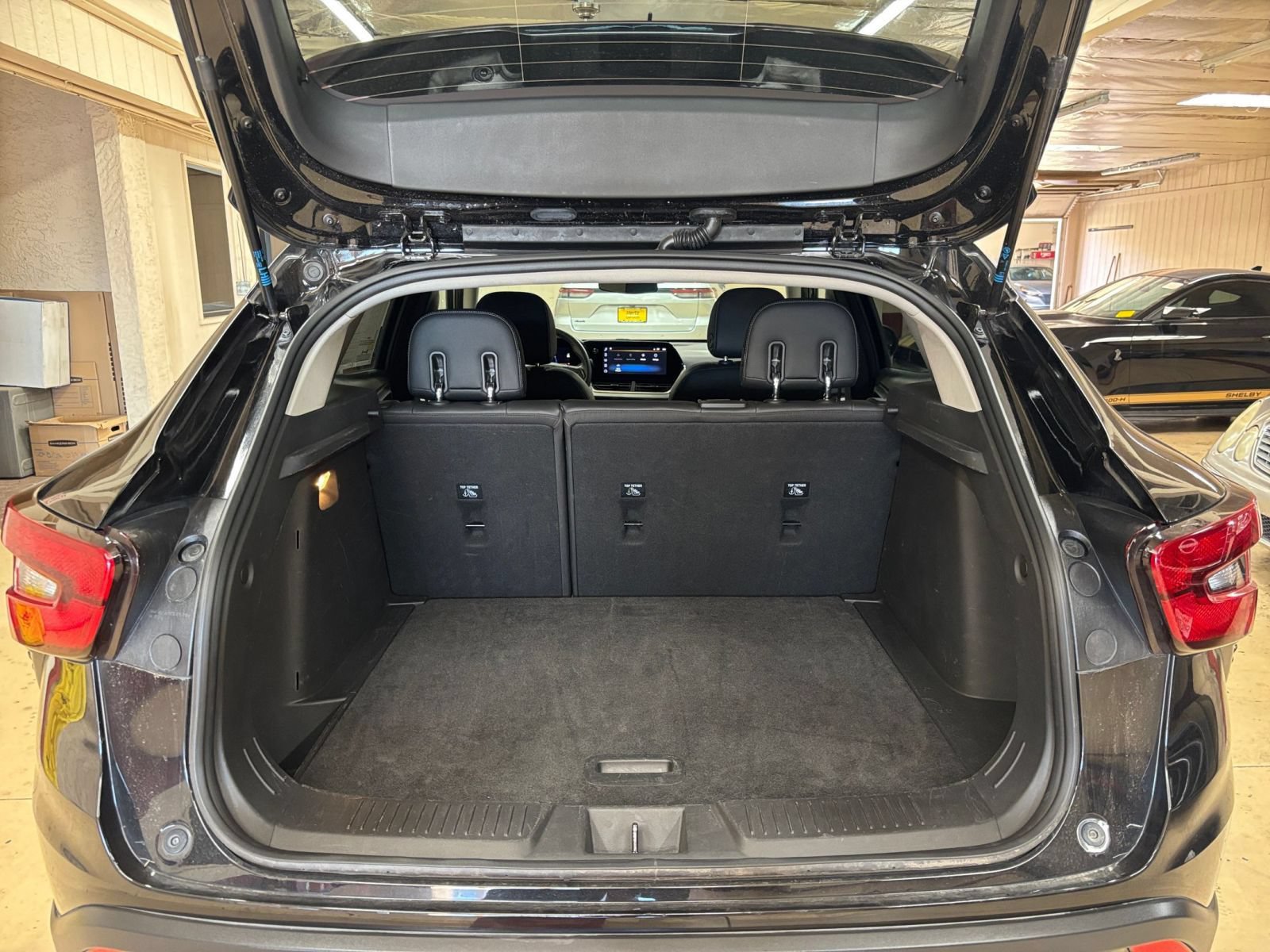 Used 2025 Chevrolet Trax LT FWD image 29