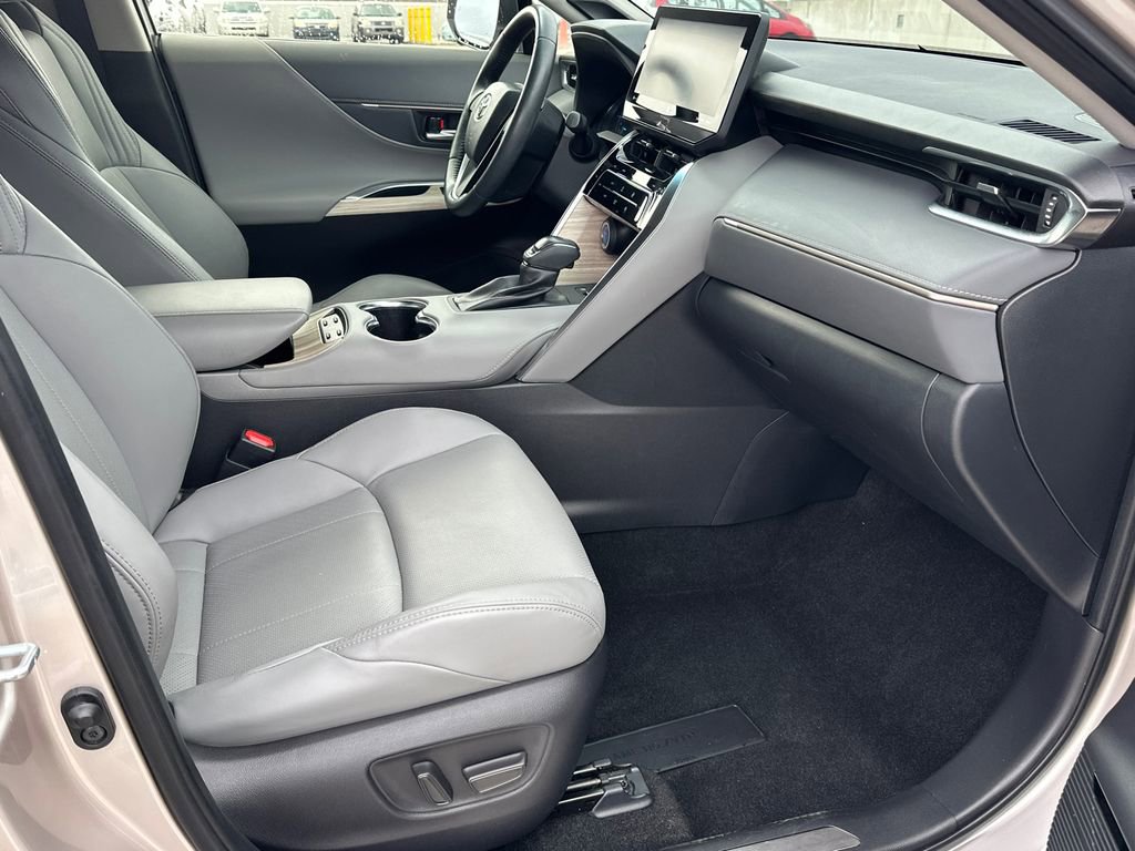 Used 2022 Toyota Venza Limited image 13
