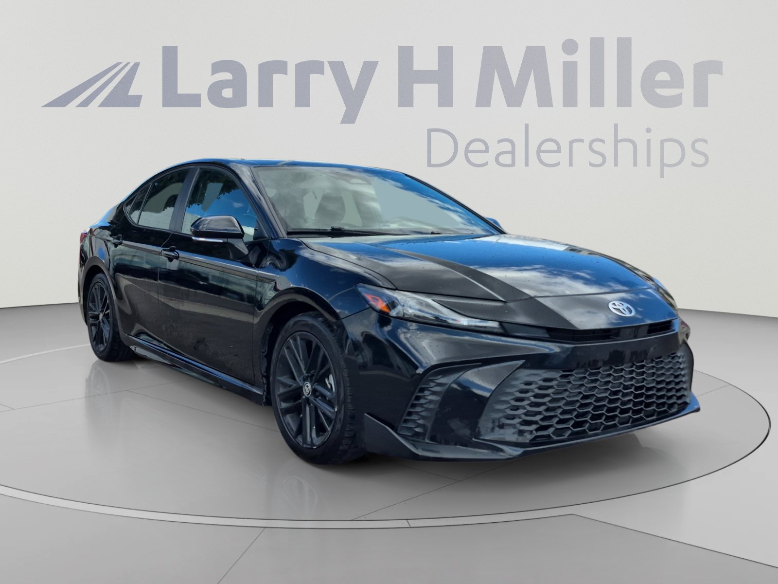Used 2025 Toyota Camry SE FWD image 7