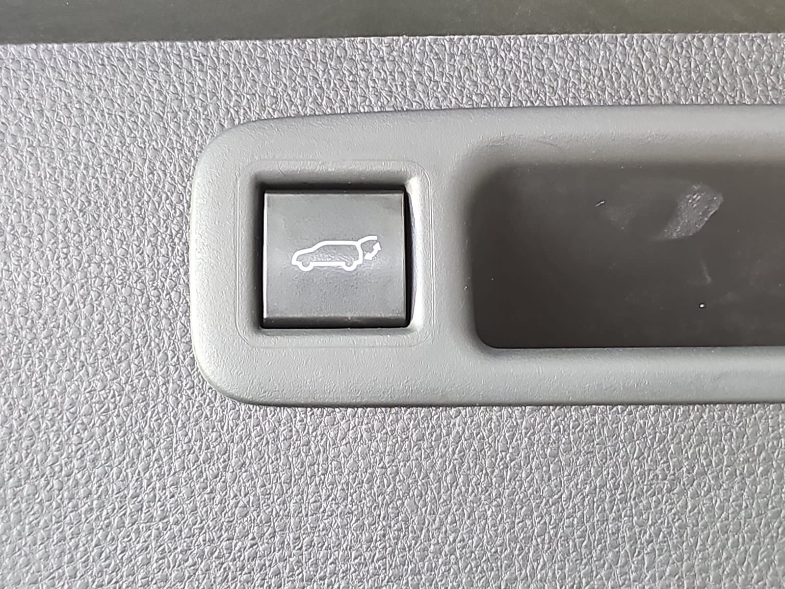 Used 2020 Toyota Highlander XLE AWD/4WD image 13