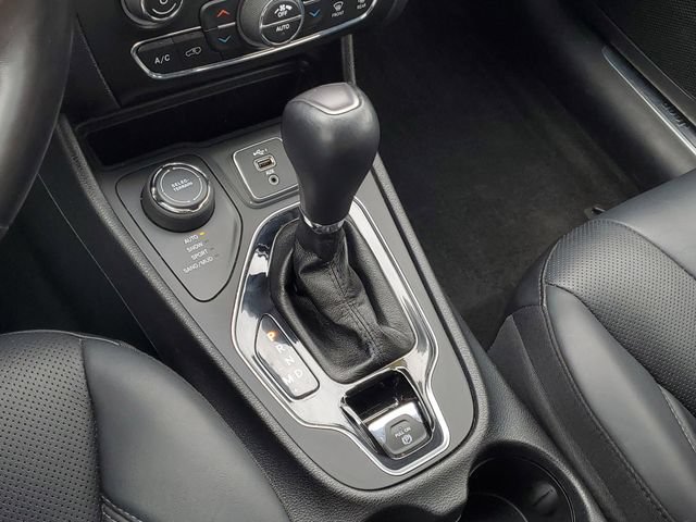 Used 2020 Jeep Cherokee Limited AWD/4WD image 25