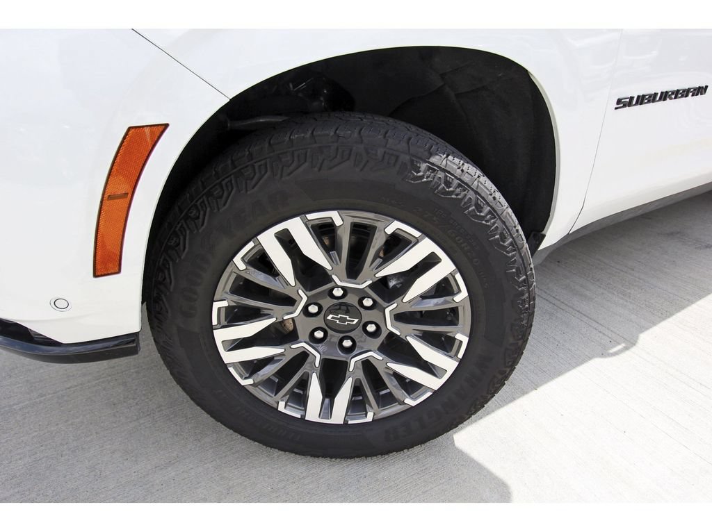 Used 2025 Chevrolet Suburban Z71 AWD/4WD image 30