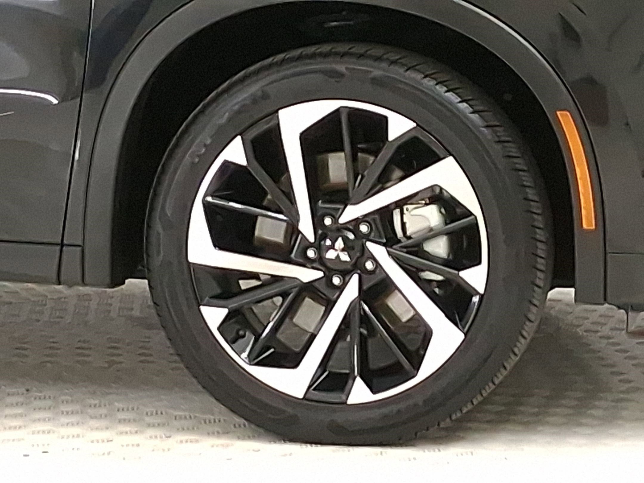 Used 2024 Mitsubishi Outlander SE image 10