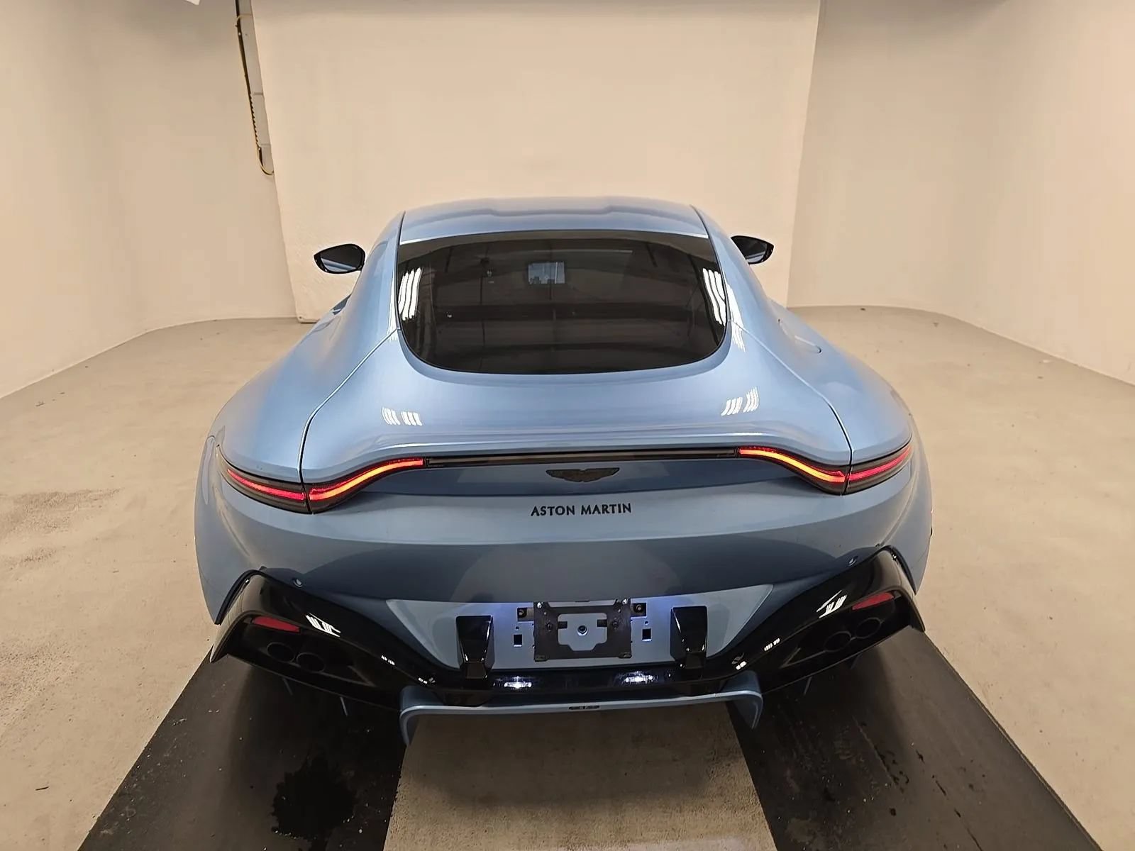 Used 2020 Aston Martin V8 Vantage Coupe RWD image 13