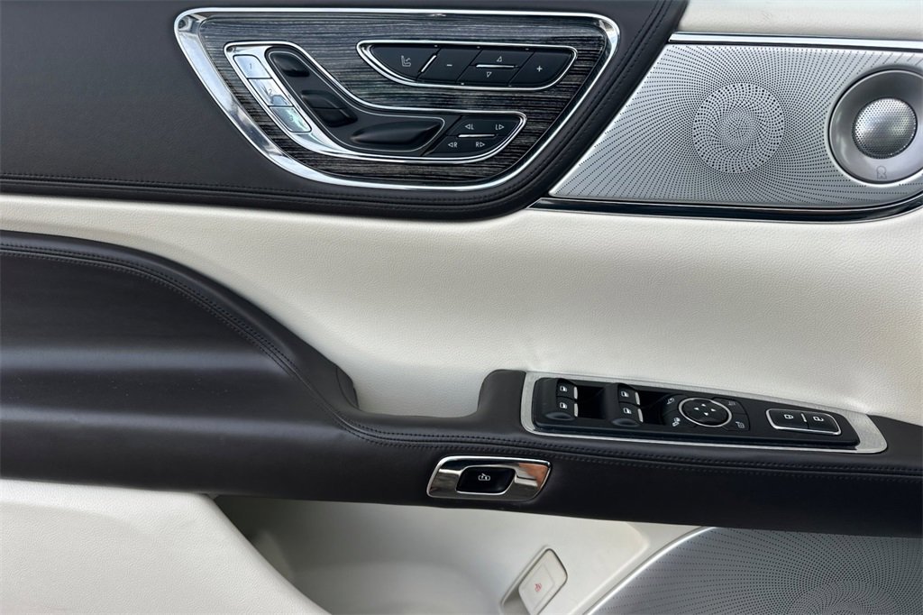 Used 2018 Lincoln Continental Black Label w/ Rear-seat Package image 13