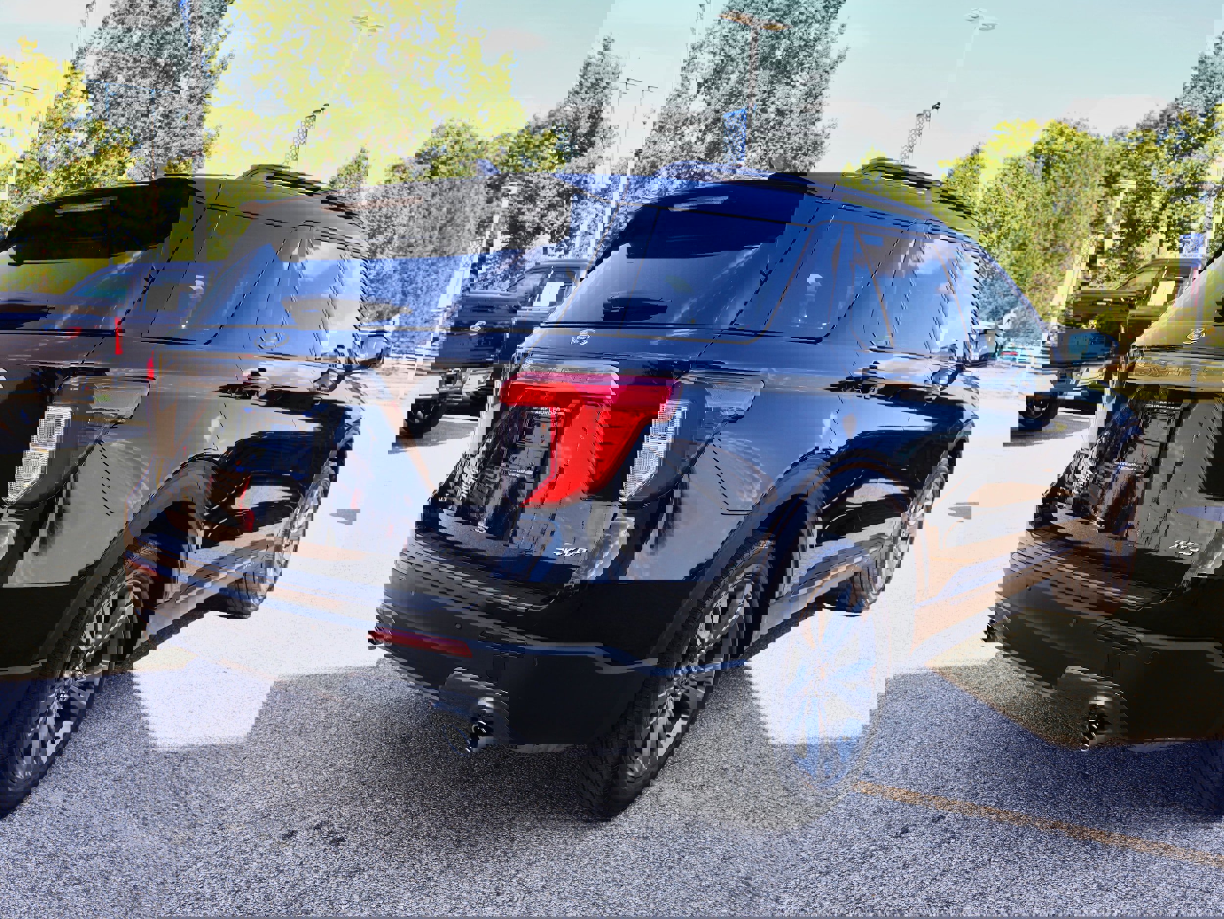 Used 2023 Ford Explorer XLT w/ Equipment Group 202A image 5