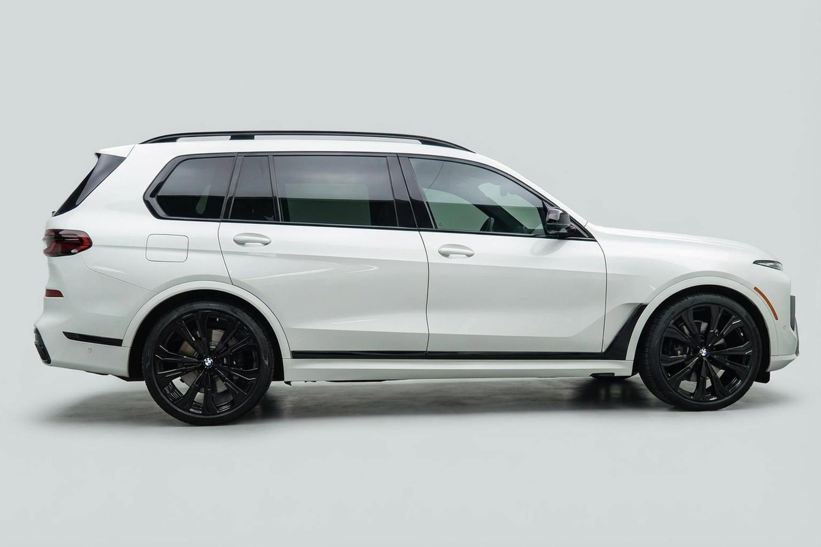 Used 2023 BMW X7 M60i w/ Executive Package image 5