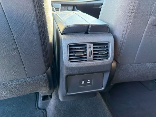 Used 2025 Nissan Rogue SV AWD/4WD image 18