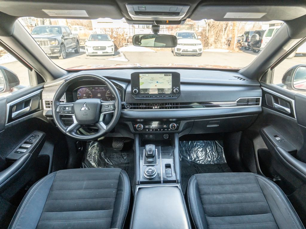 Used 2023 Mitsubishi Outlander SE Black Edition image 16