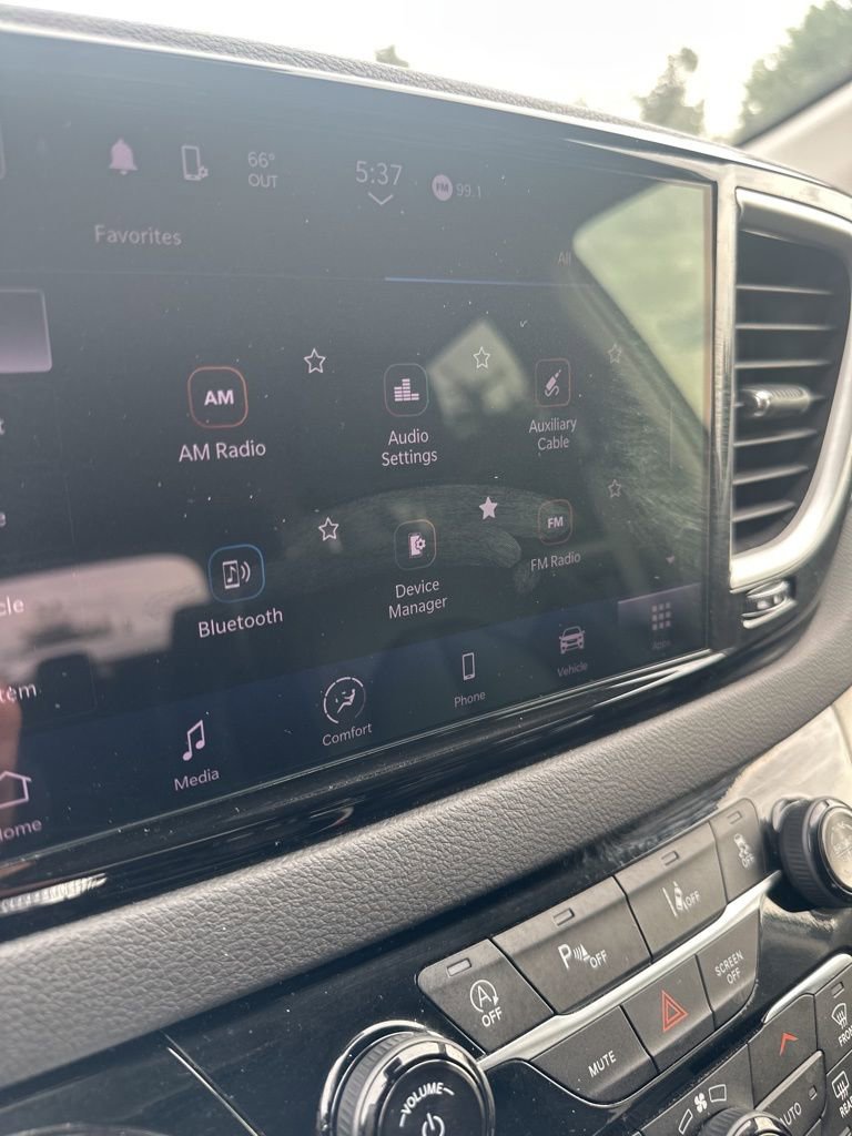 Used 2024 Chrysler Pacifica Touring-L image 26