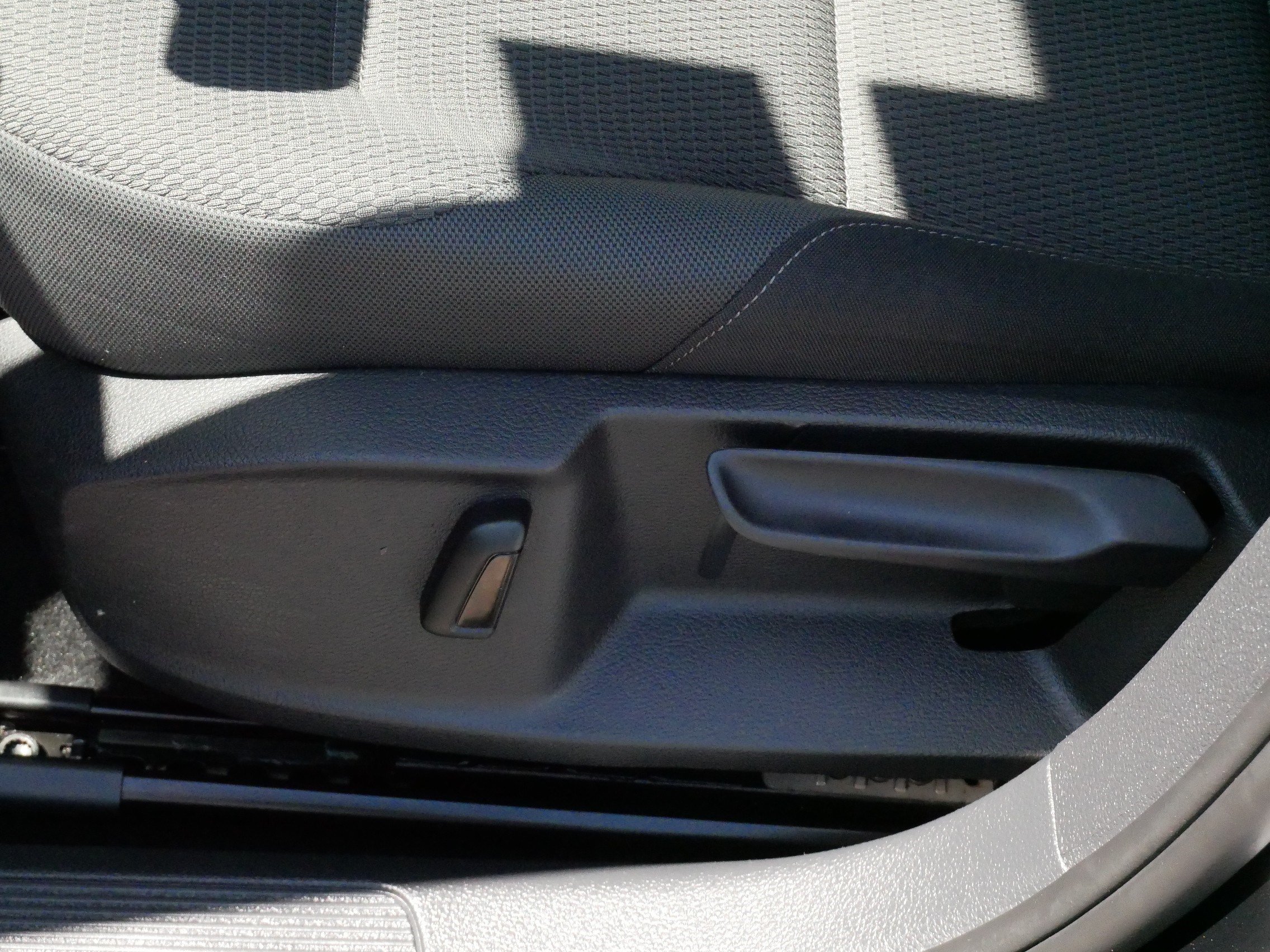 Used 2019 Volkswagen Golf S FWD image 20