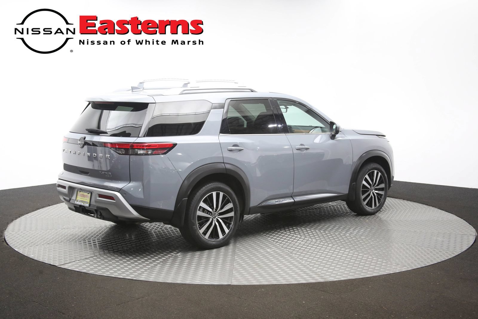 Used 2023 Nissan Pathfinder Platinum w/ Cargo Package AWD/4WD image 40