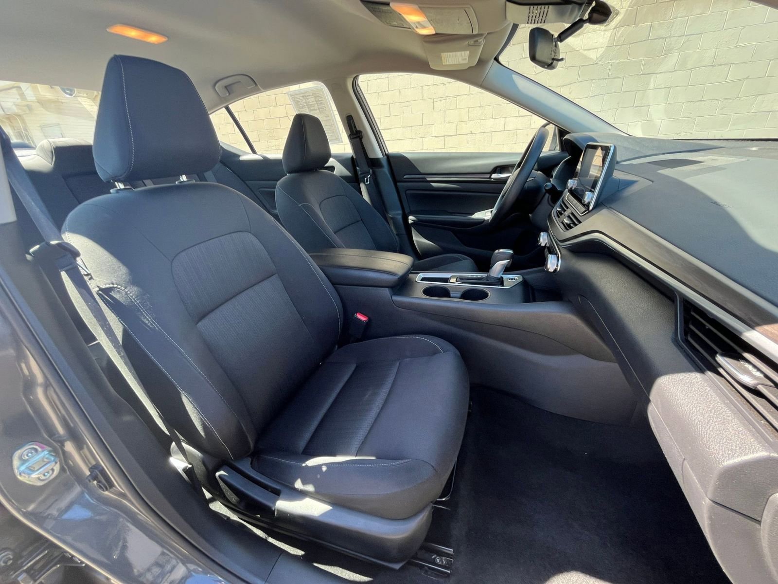 Used 2025 Nissan Altima 2.5 SV FWD image 36