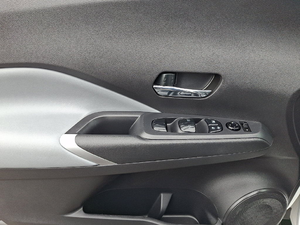 Certified 2023 Nissan Kicks SR w/ SR Premium Package FWD image 13