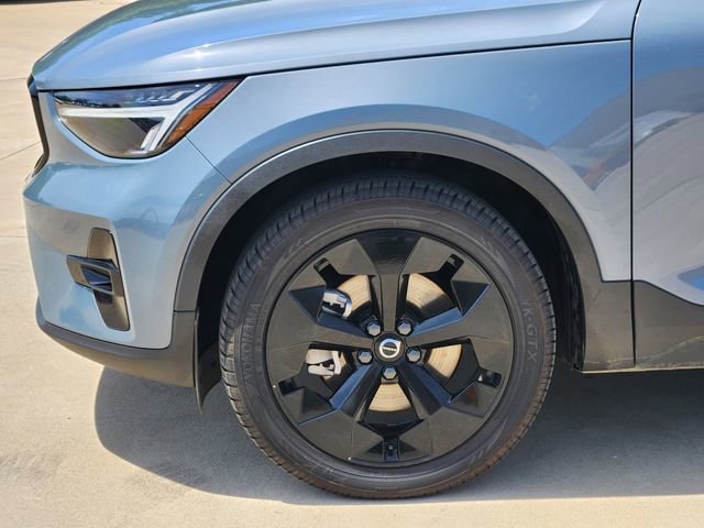 Used 2023 Volvo XC40 B5 Plus w/ Protection Package Premier AWD/4WD image 8
