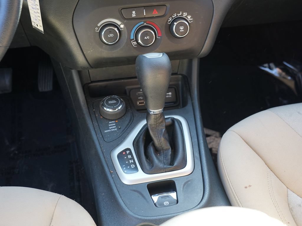 Used 2016 Jeep Cherokee Sport AWD/4WD image 21