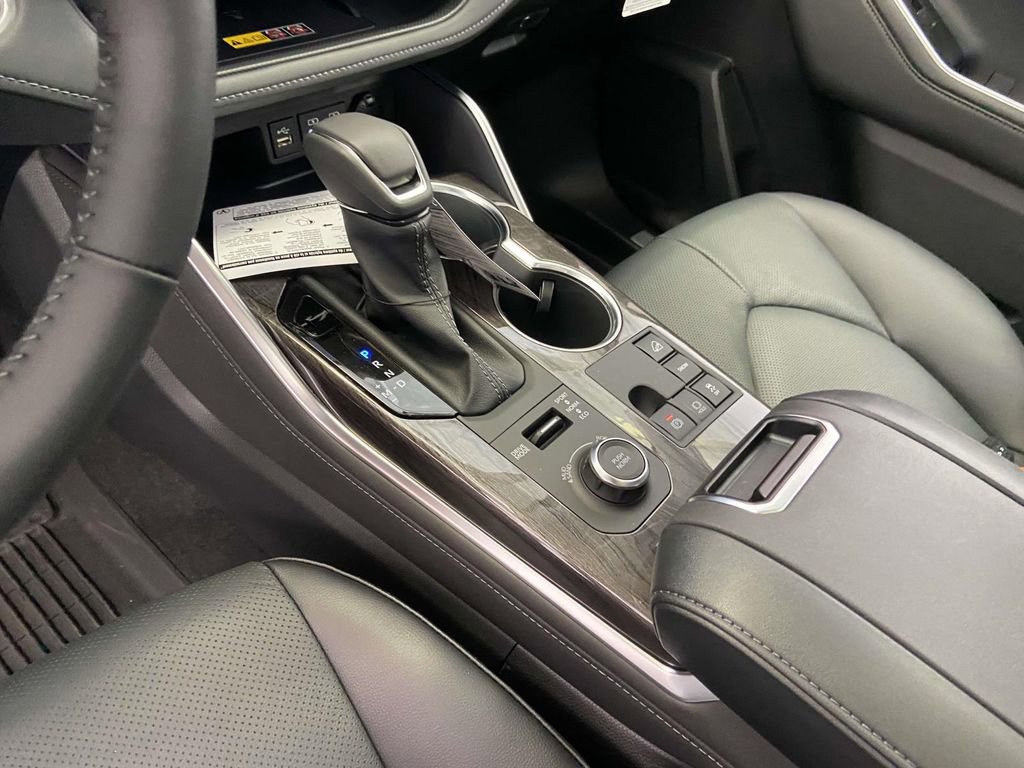 Used 2026 Toyota Highlander Limited image 20