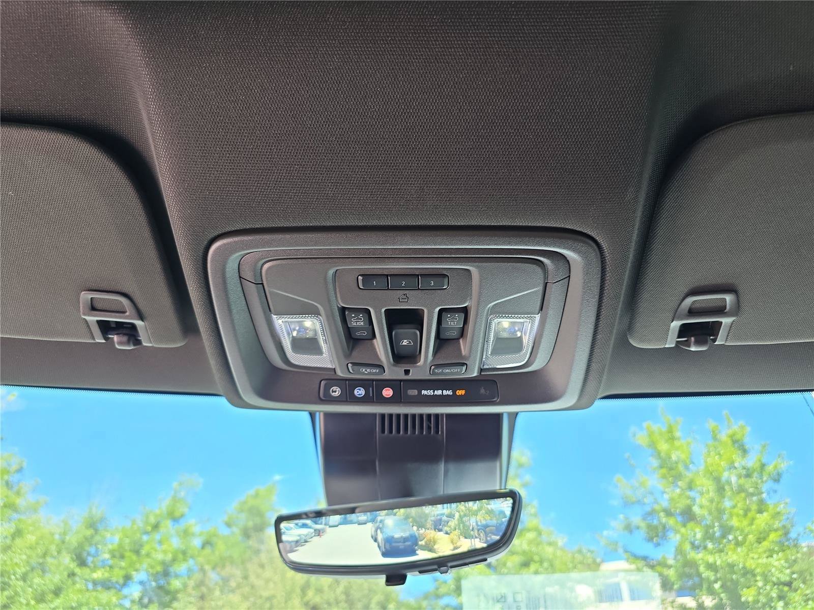 Used 2024 GMC Sierra 1500 Denali AWD/4WD image 25
